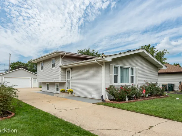 4030 N Adams St, Westmont, IL 60559