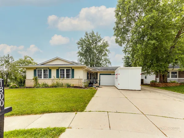 1800 Bolleana Ct, Hoffman Estates, IL 60192