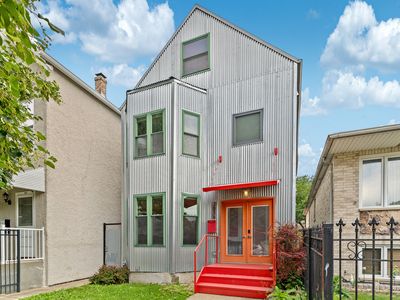 3036 N Gresham Ave, Chicago, IL, 60618