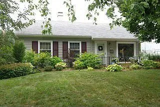 526 Cherry Ln photo 1