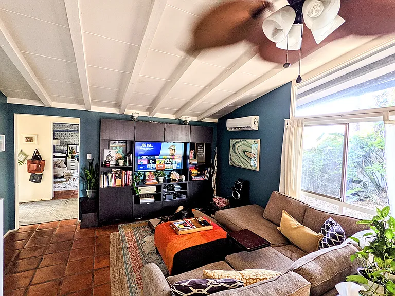 Cozycroft Ave — Photo 8