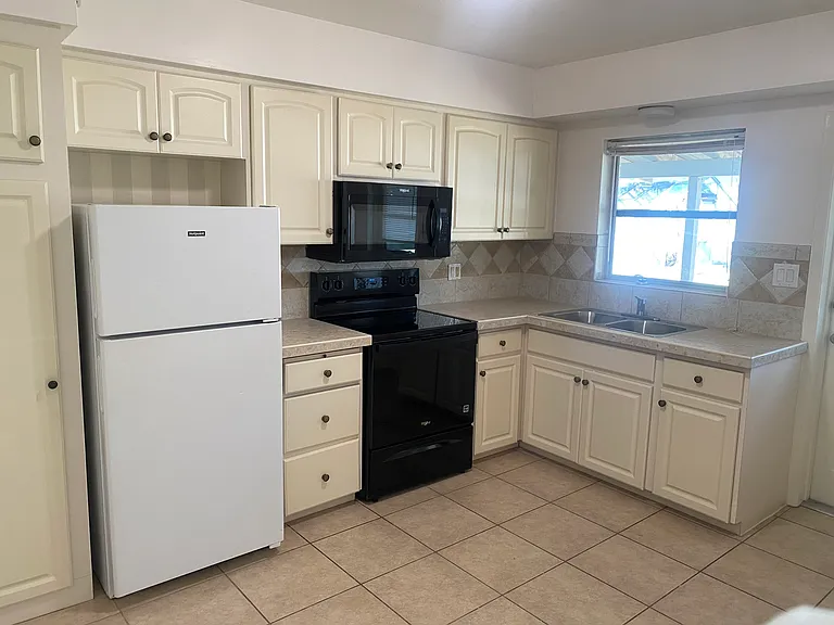 1821 Towhee Ln — Photo 4