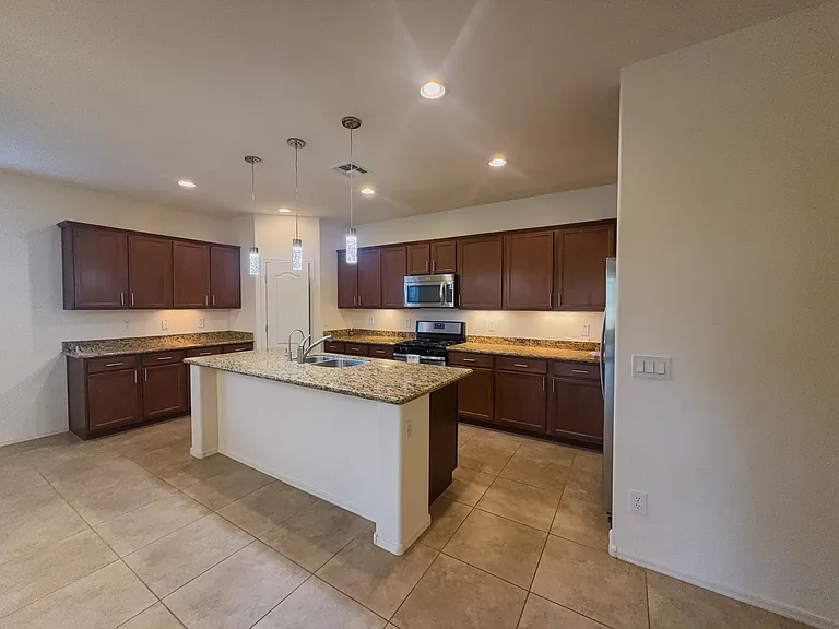 21005 E Pecan Ln — Photo 3