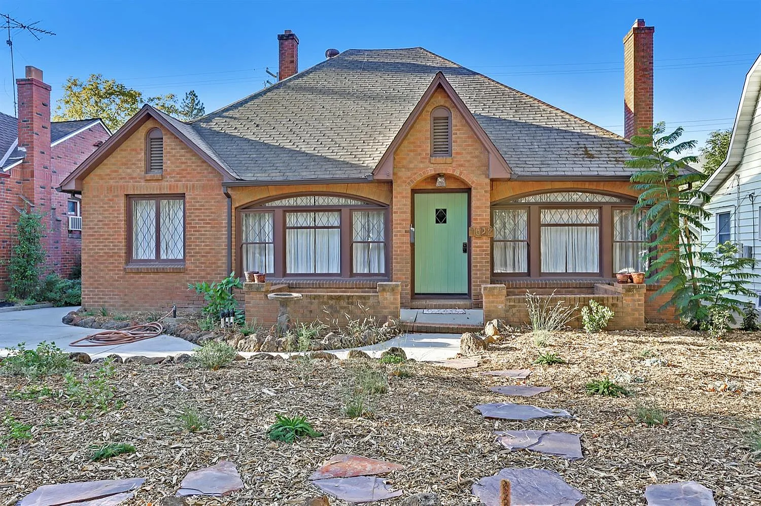 4632 T St photo 1