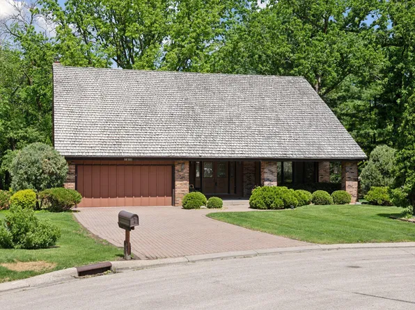 10301 Stanley Cir, Bloomington, MN 55437
