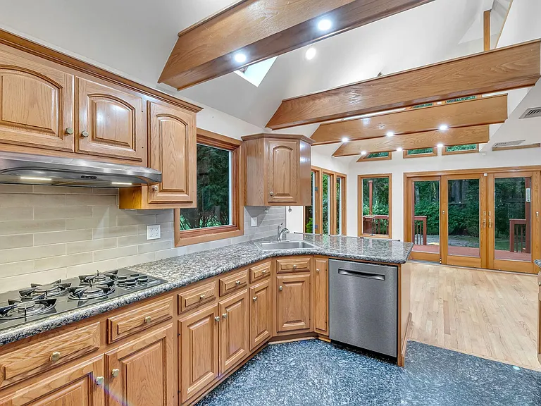 384 Owen Ave — Photo 11