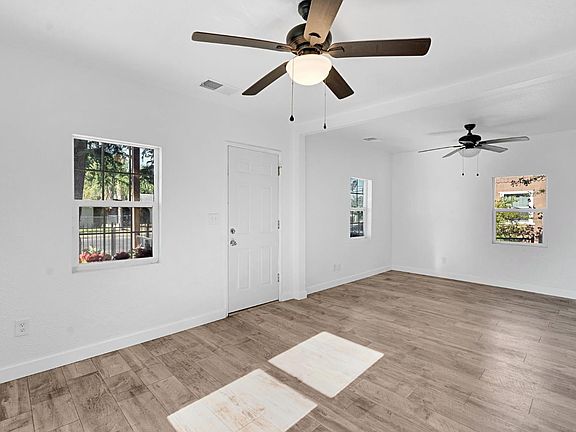 4th image of 370 W Spruce Ave