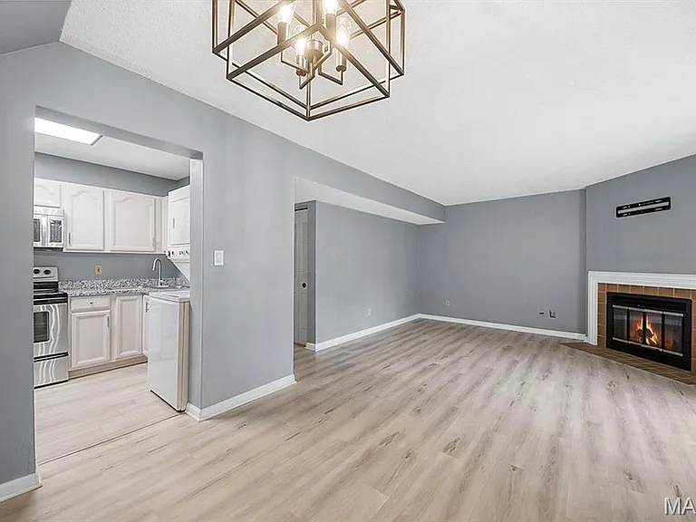 8912 Cardinal Ter — Photo 10