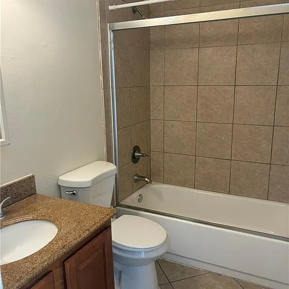 636 Vouray Dr #C — Photo 2