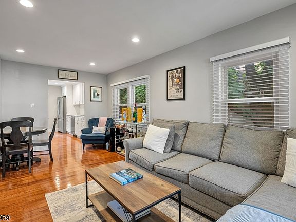 4th image of 9 Delmar Ave