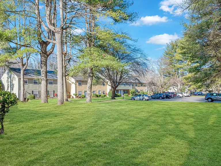 Cedar Hills Apartments and Towhomes — Photo 31