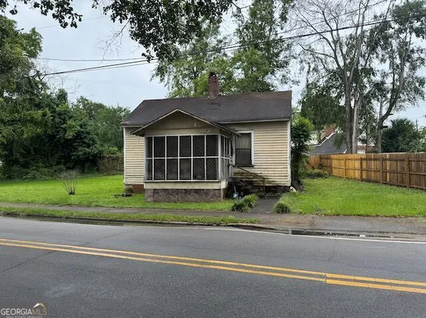 206 E Church St, Sandersville, GA 31082