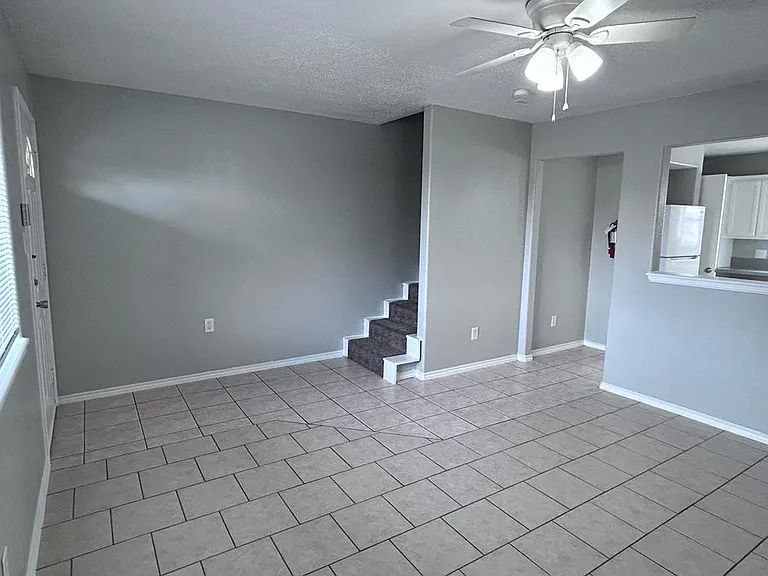 2302 W Elisa Ln #10 — Photo 2