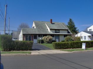 5 Catalpa Ln, Levittown, PA 19055