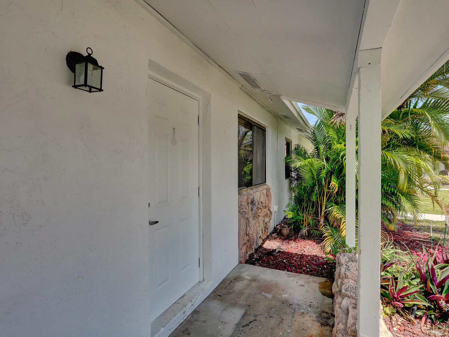 2 bed, 2.0 bath, 1158 sqft, $2,200 — Photo 2