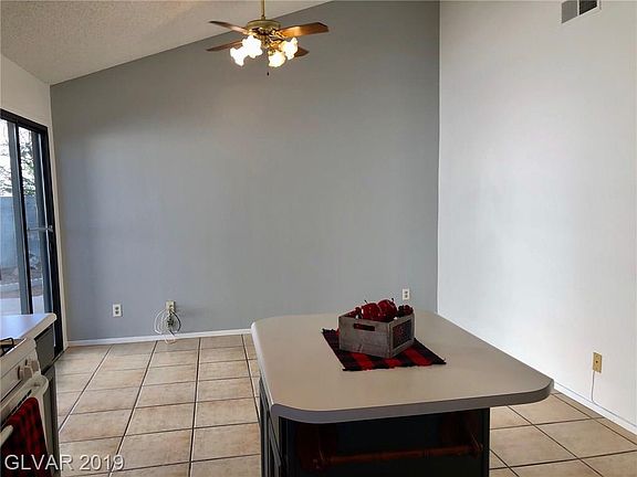 3rd image of 3821 Twig Ln