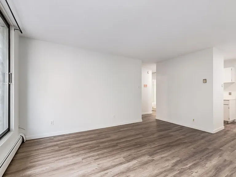 115 25th Ave SW #403 — Photo 14