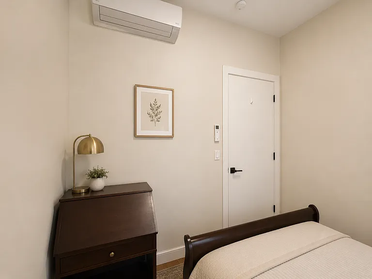 285 Cornelia St #1L — Photo 11