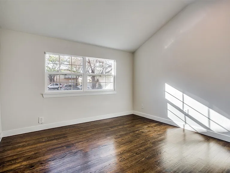 3147 Hedgerow Dr — Photo 16