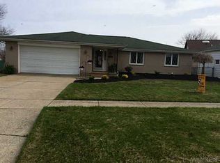 18 Melrose Rd, Grand Island, NY 14072