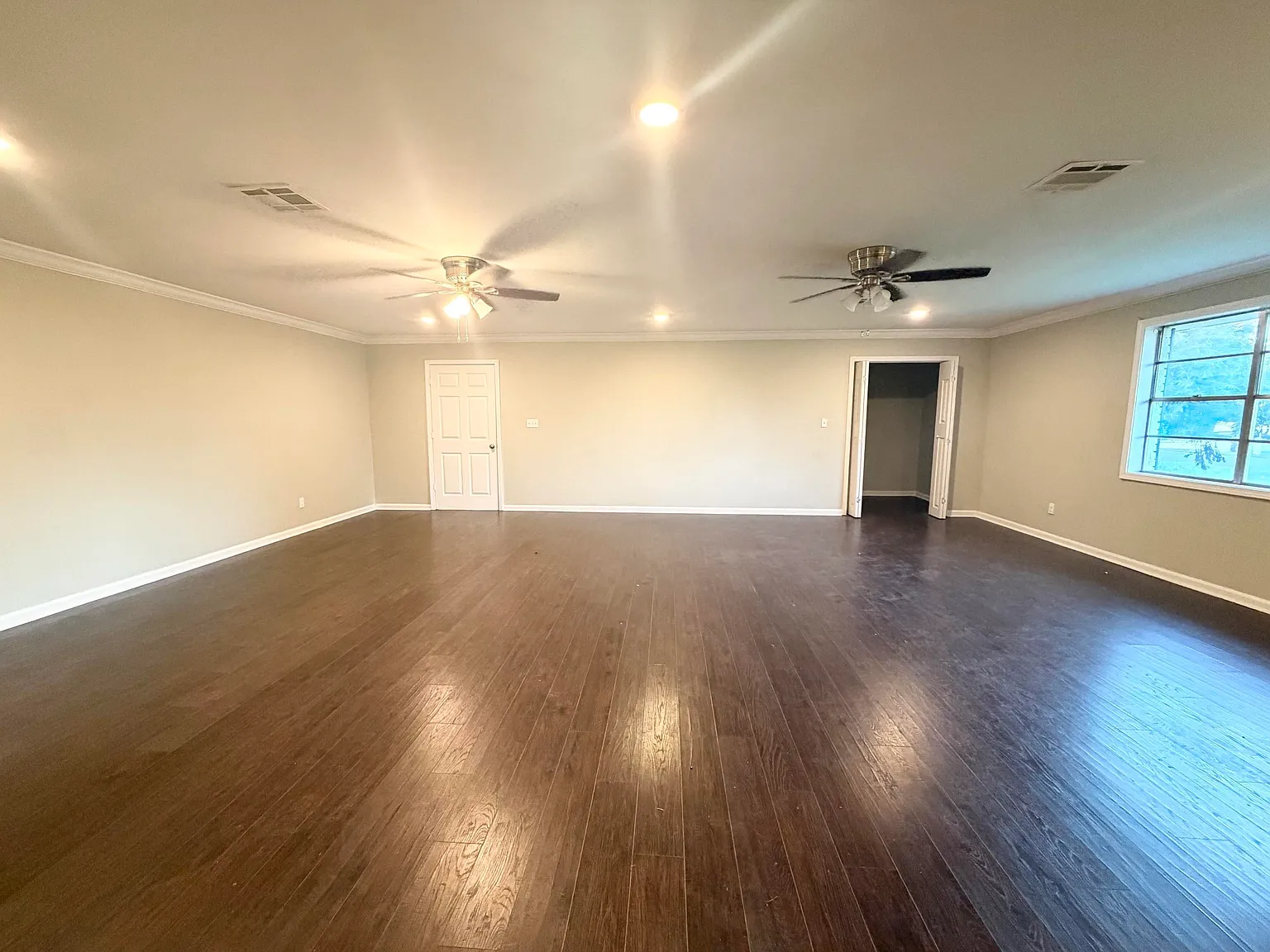 4 bed, 3131 sqft, $2,400 — Photo 2