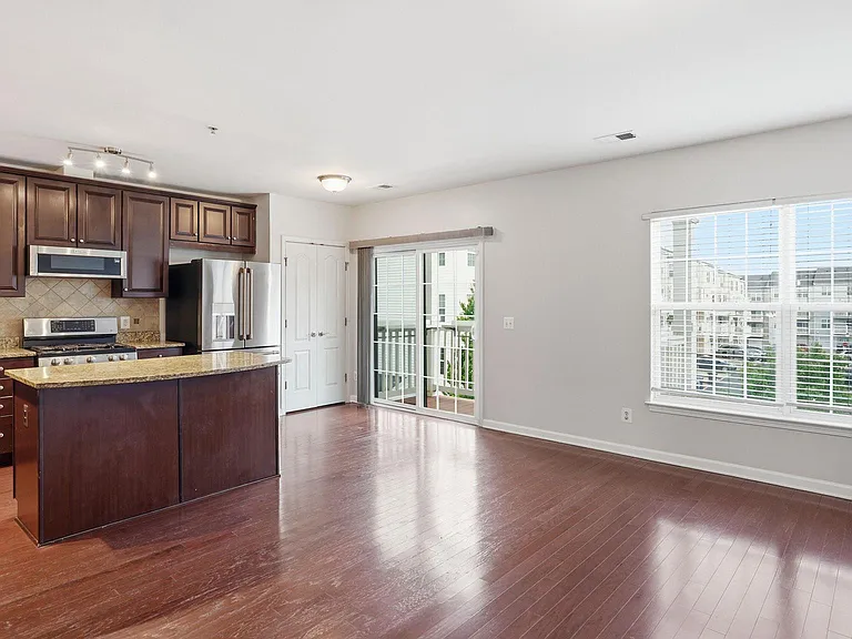 15360 Kensington Park Dr — Photo 12