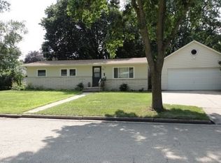 275 6th St, Prairie Du Sac, WI 53578