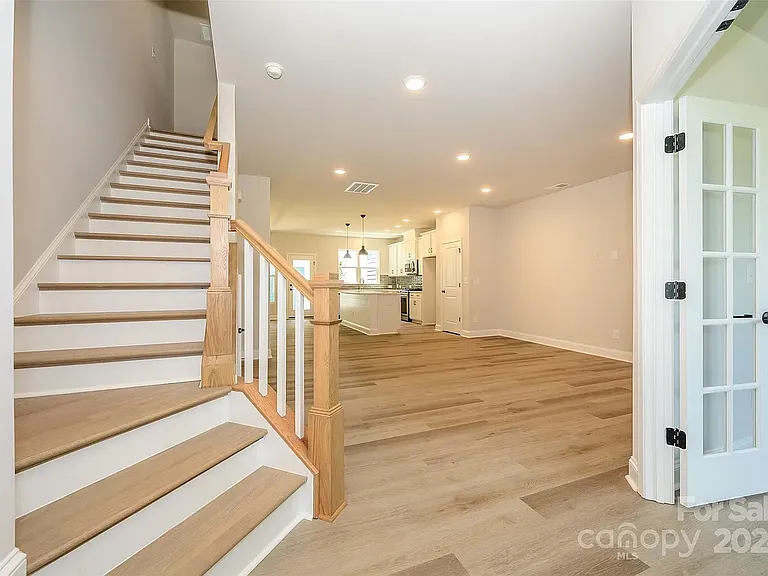 10037 Mamillion Dr — Photo 12