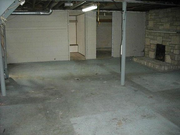 3rd image of 628 Woodbury Ave