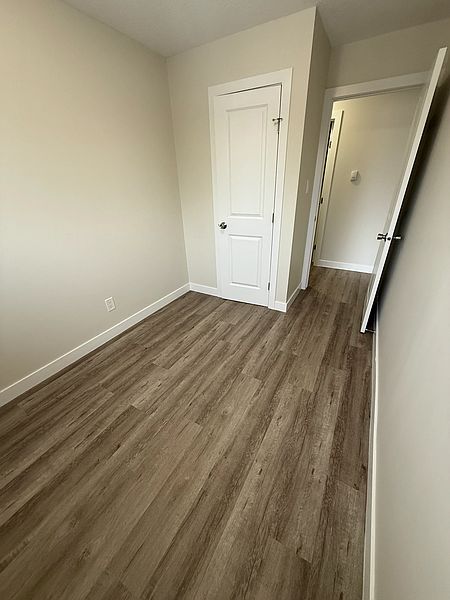 Edmonton Apartment for rent - 2 Bedrooms — photo 13
