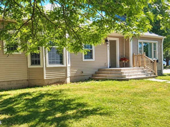 427 Washington St, Wapello, IA 52653