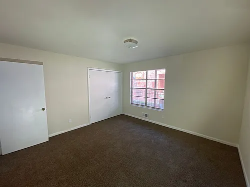 709-713 8th Aly W Photo 1