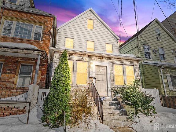 3rd image of 643 S Park St