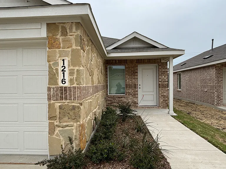 1216 Canyon Wren Dr — Photo 2