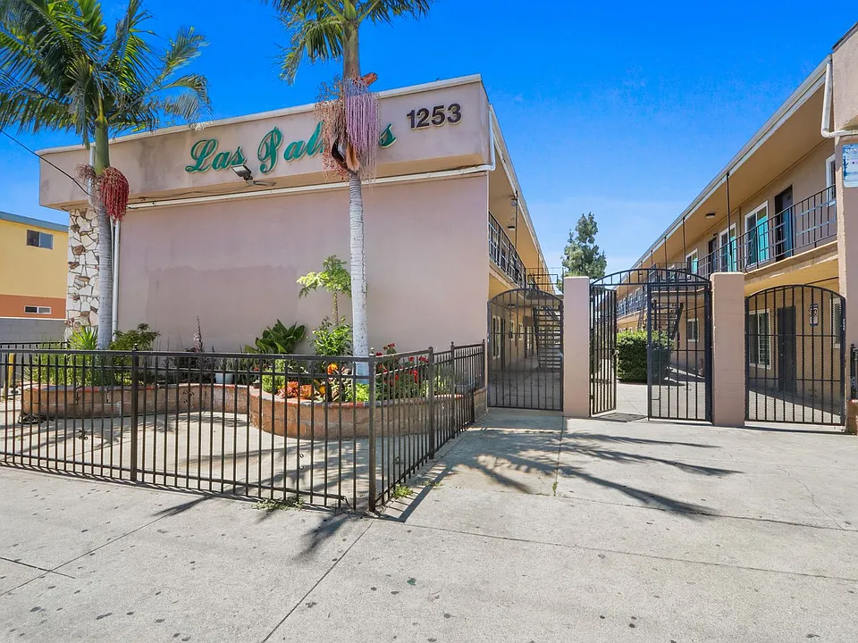 Las Palmas Apartments