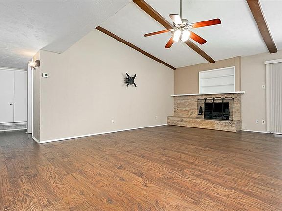5th image of 925 Mossvine Dr
