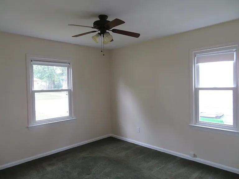 1327 Genesee Ave — Photo 5
