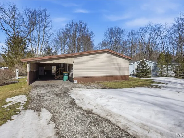 29 E Meadow Ln, Delevan, NY 14042