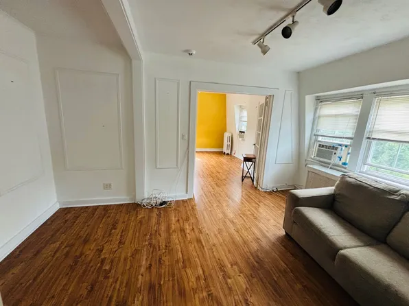 145 Carpenter Ave APT 4, Sea Cliff, NY 11579