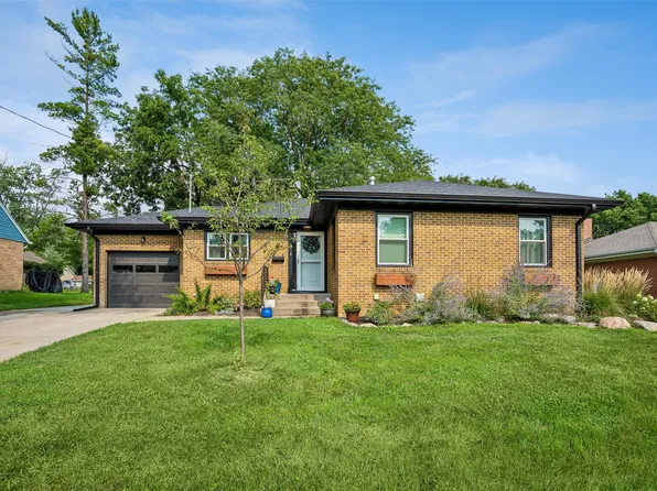 917 14th St, West Des Moines, IA 50265