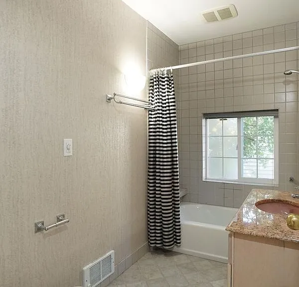 9835 Arrowsmith Ave S #B — Photo 6