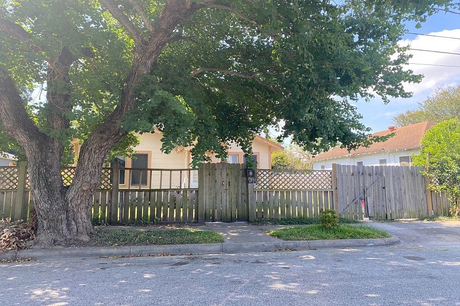 1st image of 219 W Gulf St