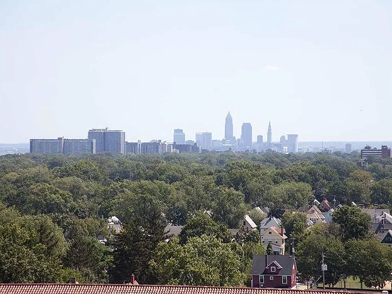 Castlewood Apartments — Photo 21