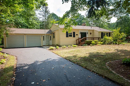 120 Laurel Rd Photo 1