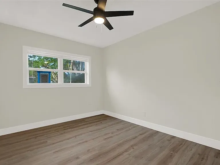 1352 Parkwood St — Photo 14