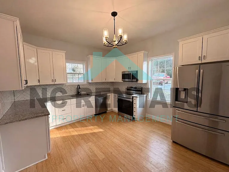 234 S Academy St — Photo 8