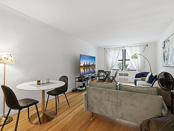 2nd image of 337 E 50th St APT 2E
