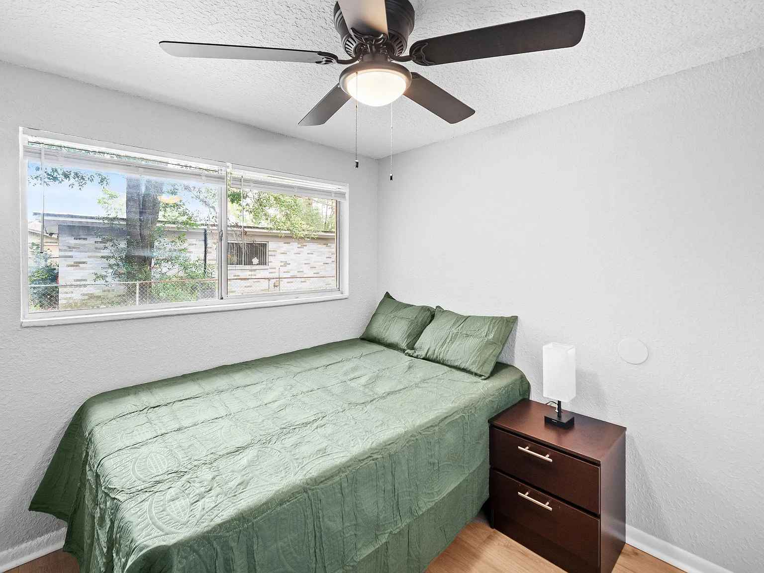 4 bed, 2.0 bath, 1617 sqft, $589 — Photo 2