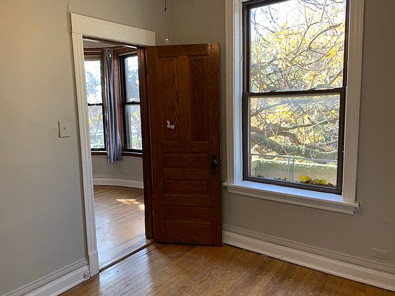 4th image of 4841 N Kenmore Ave #2