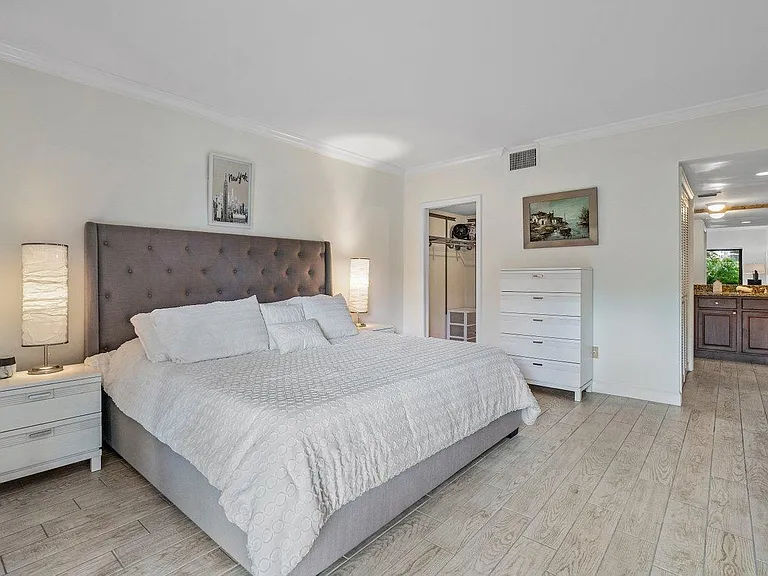 11863 Wimbledon Cir #433 — Photo 5